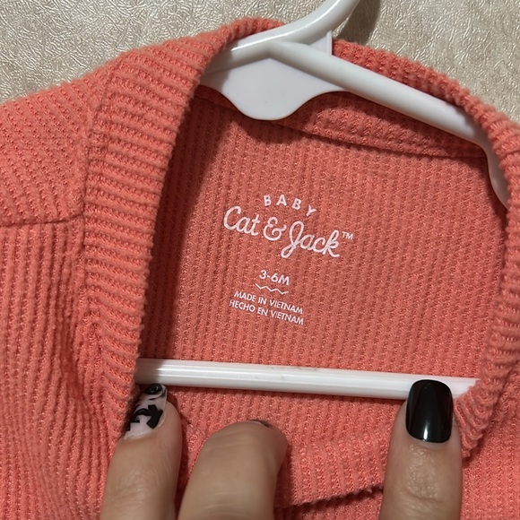 Salmon Cat&Jack 3-6mo pullover set
Carters butterfly and flower 6mo pullover set - Picture 4 of 12